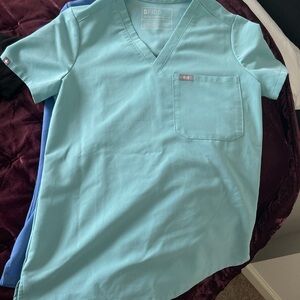 FIGS One Pocket Scrub top limited edition color Seaglass in size XS